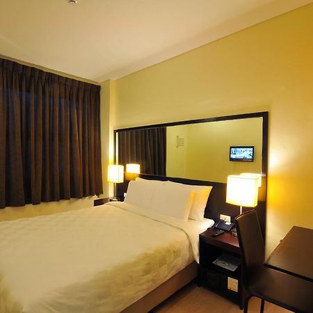 Go Hoteles Iloilo Exterior foto