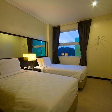 Go Hoteles Iloilo Exterior foto
