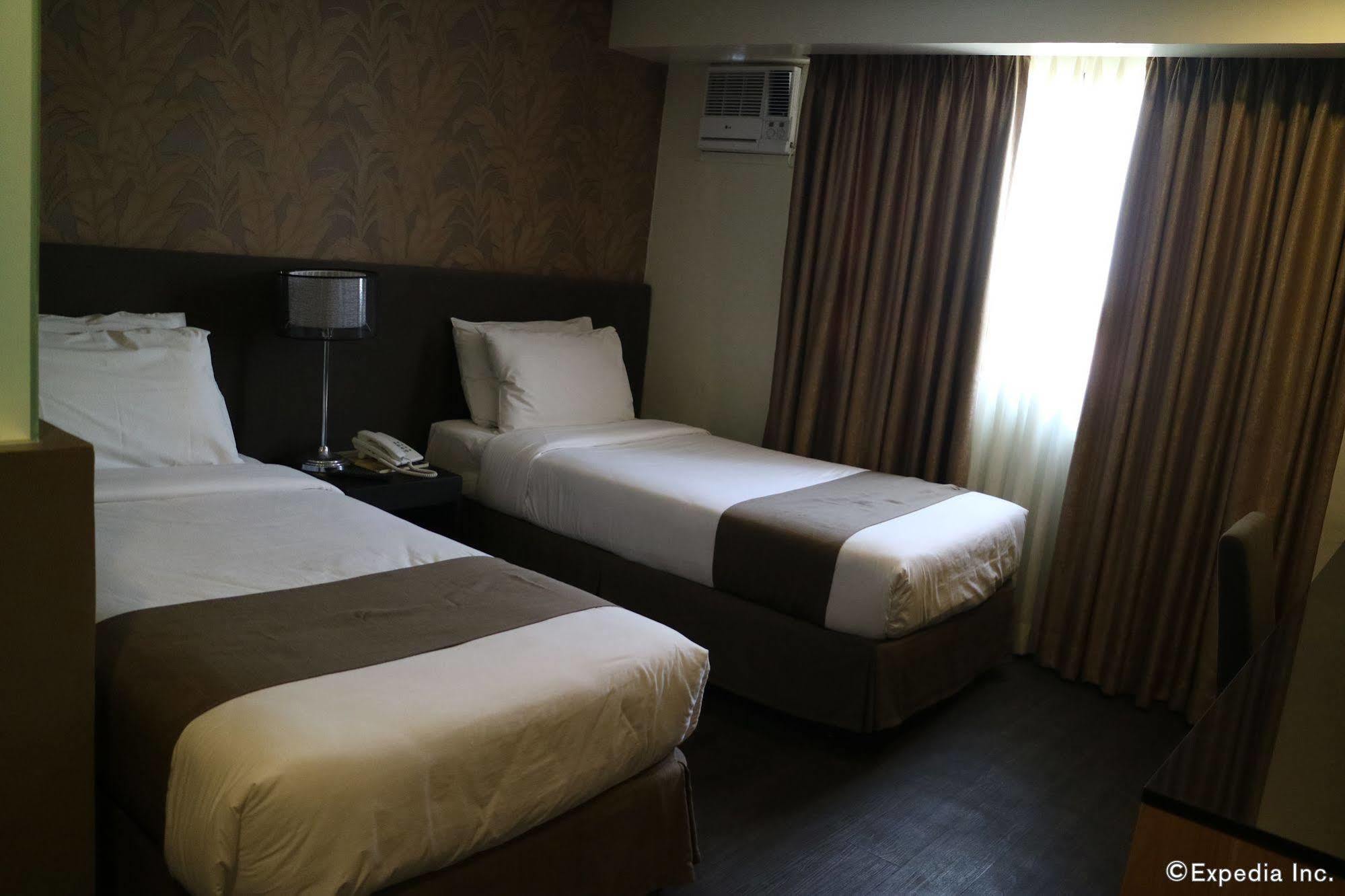 Go Hoteles Iloilo Exterior foto